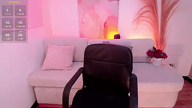 Snapshot of VictoriaLeia chatting on 12, 10, 2025 VictoriaLeia online show from 12, 10, 2025