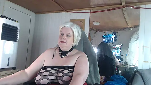 Snapshot of sexychazza16 chatting on 25, 9, 2025 sexychazza16 online show from 25, 9, 2025