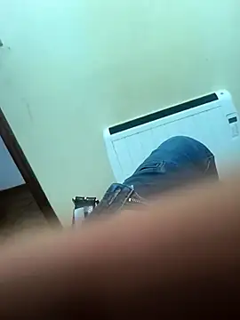 Snapshot of andros2712 chatting on 25, 3, 2026 andros2712 online show from 25, 3, 2026