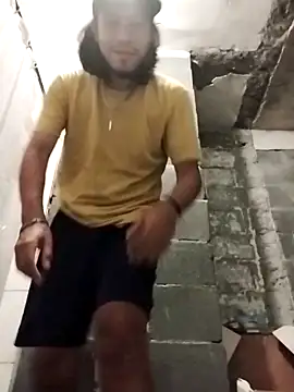 AlexAlejandro13 online show from 5, 4, 2026