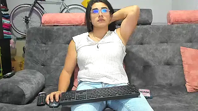 Snapshot of Khalifa_Gold chatting on 6, 12, 2024 Khalifa Gold online show from 6, 12, 2024