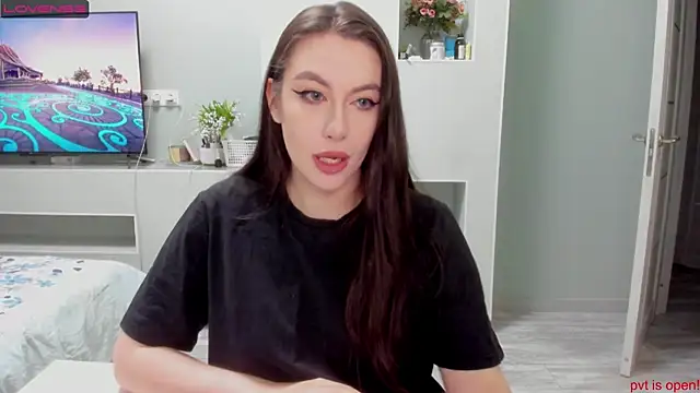 JuliaDiksonX online show from 8, 12, 2024