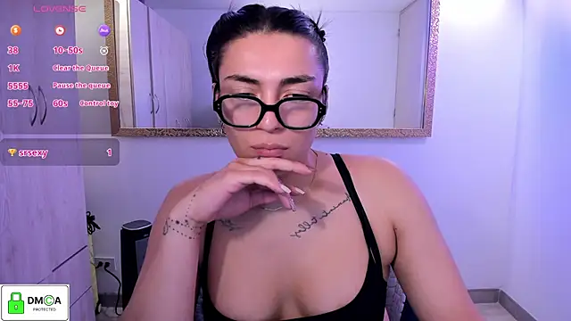 Snapshot of EricaVanderhill chatting on 13, 6, 2026 EricaVanderhill online show from 13, 6, 2026