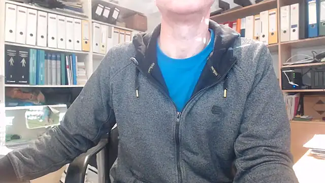 Snapshot of CMNM_Nbg chatting on 18, 12, 2025 CMNM Nbg online show from 18, 12, 2025