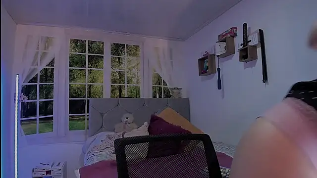 vanessabrown  online show from 30, 3, 2026