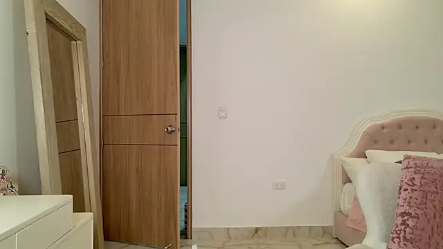 Sensualtease online show from 6, 1, 2025