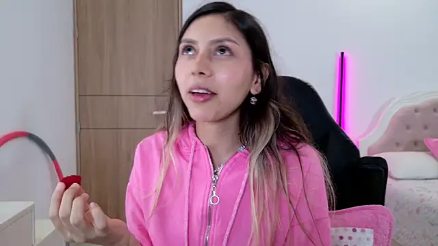 Sensualtease online show from 8, 9, 2025