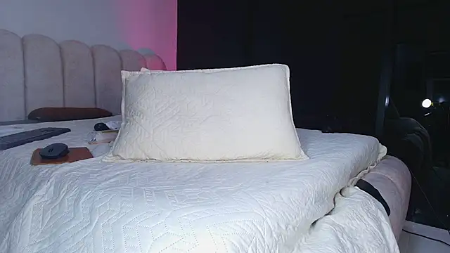 sofi decker online show from 22, 11, 2025