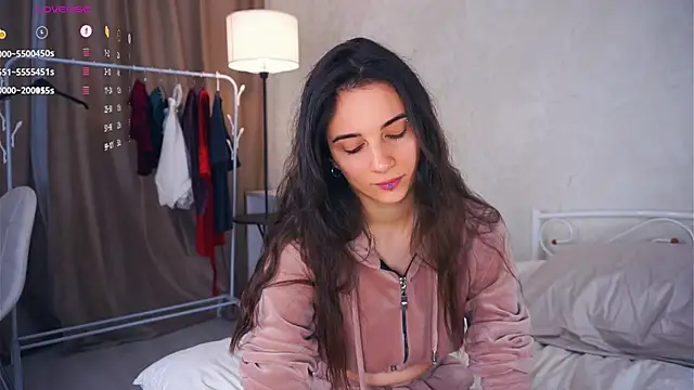 Snapshot of Holla_Molly chatting on 6, 3, 2025 Holla Molly online show from 6, 3, 2025