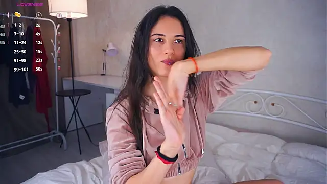 Snapshot of Holla_Molly chatting on 6, 3, 2025 Holla Molly online show from 6, 3, 2025