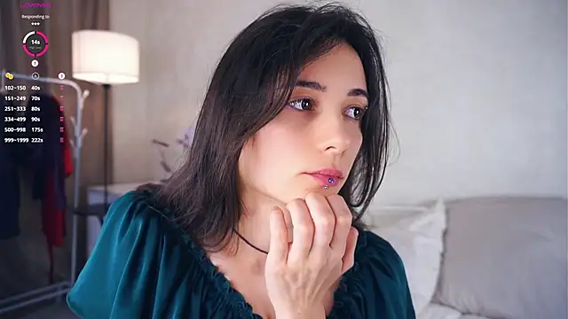 Snapshot of Holla_Molly chatting on 9, 3, 2025 Holla Molly online show from 9, 3, 2025