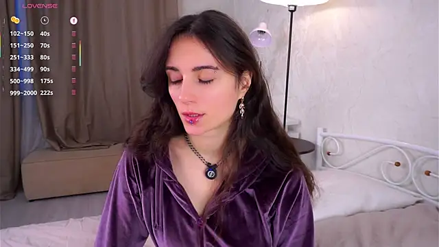 Snapshot of Holla_Molly chatting on 13, 11, 2025 Holla Molly online show from 13, 11, 2025