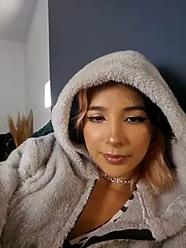 LucyAllenX online show from 28, 2, 2025