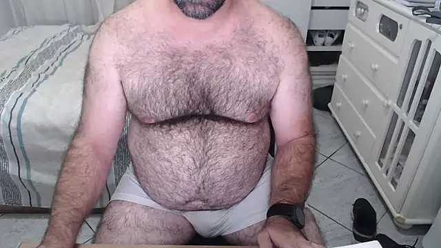 Snapshot of MysterBearMG chatting on 28, 4, 2026 MysterBearMG online show from 28, 4, 2026