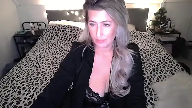 Snapshot of TessToy chatting on 6, 1, 2025 TessToy online show from 6, 1, 2025