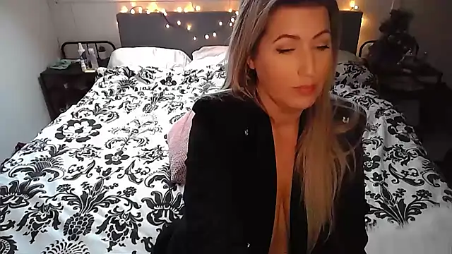 Snapshot of TessToy chatting on 16, 1, 2025 TessToy online show from 16, 1, 2025