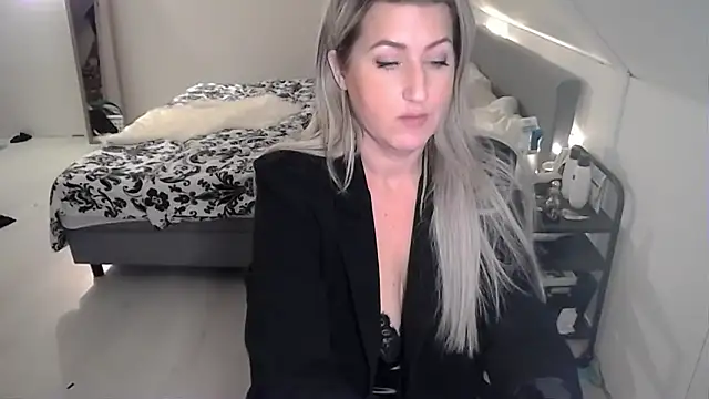 Snapshot of TessToy chatting on 29, 1, 2025 TessToy online show from 29, 1, 2025