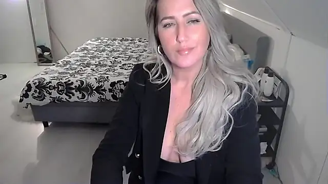 Snapshot of TessToy chatting on 3, 2, 2025 TessToy online show from 3, 2, 2025