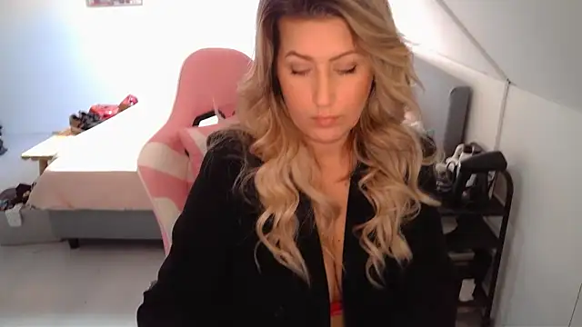 Snapshot of TessToy chatting on 2, 3, 2025 TessToy online show from 2, 3, 2025