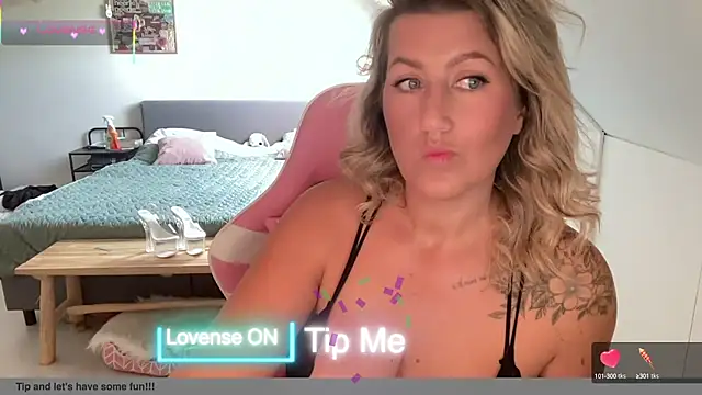 Snapshot of TessToy chatting on 24, 9, 2025 TessToy online show from 24, 9, 2025