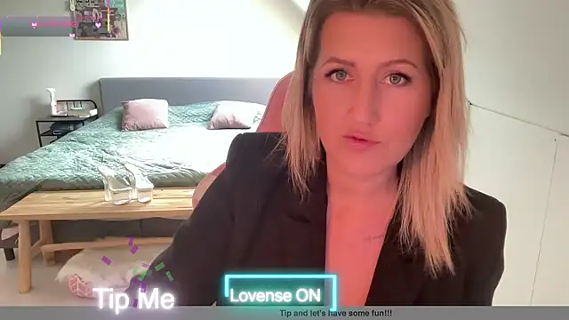 Snapshot of TessToy chatting on 26, 9, 2025 TessToy online show from 26, 9, 2025