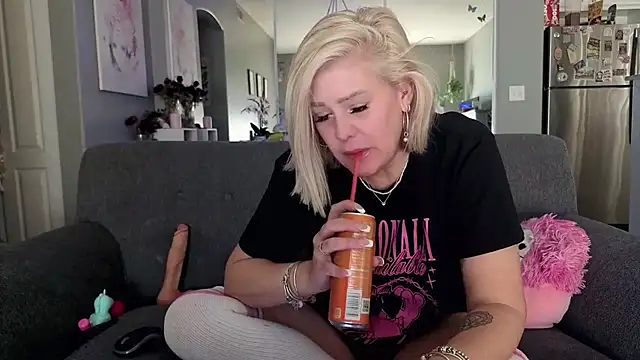 Lexi Shocker online show from 8, 1, 2026