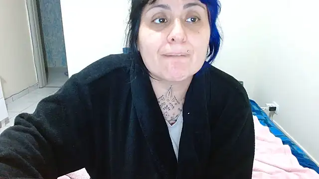 Snapshot of vaholiver chatting on 29, 5, 2026 vaholiver online show from 29, 5, 2026