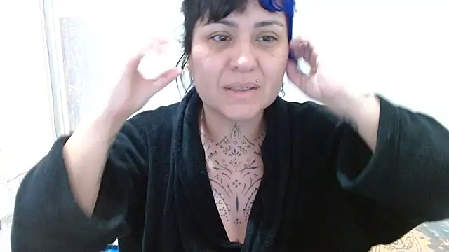 Snapshot of vaholiver chatting on 31, 5, 2026 vaholiver online show from 31, 5, 2026