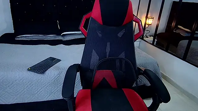 Snapshot of tyler_hank01 chatting on 8, 3, 2025 tyler hank01 online show from 8, 3, 2025