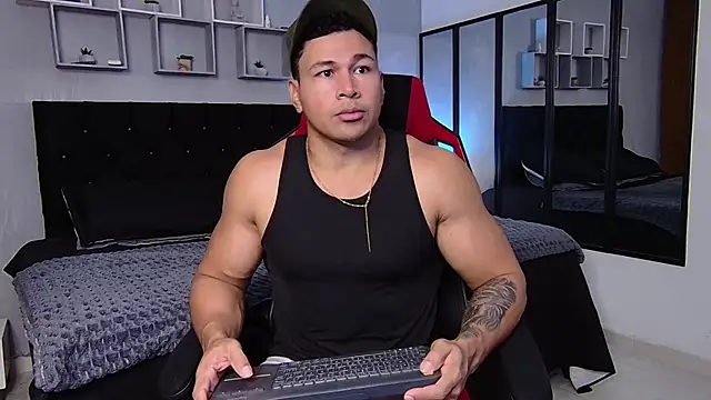 Snapshot of tyler_hank01 chatting on 19, 9, 2025 tyler hank01 online show from 19, 9, 2025