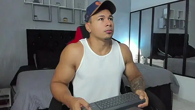 Snapshot of tyler_hank01 chatting on 11, 10, 2025 tyler hank01 online show from 11, 10, 2025