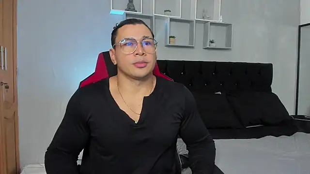 Snapshot of tyler_hank01 chatting on 2, 12, 2025 tyler hank01 online show from 2, 12, 2025