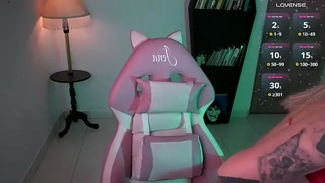 Snapshot of Saucy_Jenn chatting on 19, 12, 2025 Saucy Jenn online show from 19, 12, 2025