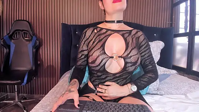 JuliaDawson  online show from 8, 10, 2025