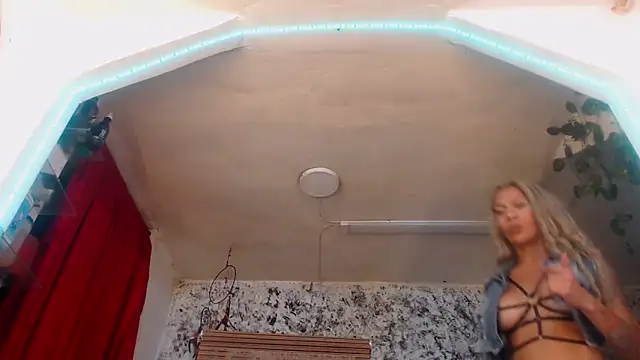 hornytsblonde online show from 21, 1, 2025