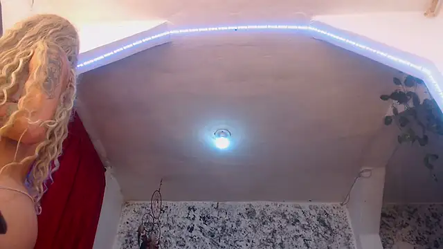 hornytsblonde online show from 25, 1, 2025