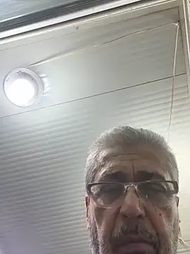 Snapshot of semir4282 chatting on 14, 12, 2025 semir4282 online show from 14, 12, 2025