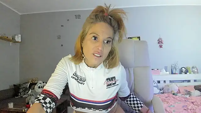 Snapshot of Orchideaxx chatting on 10, 3, 2025 Orchideaxx online show from 10, 3, 2025