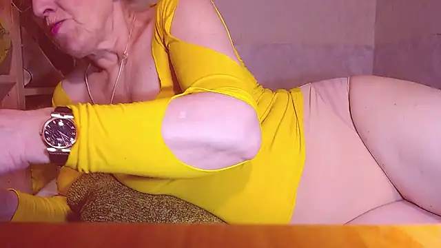 Snapshot of MadamBombShell chatting on 2, 12, 2024 MadamBombShell online show from 2, 12, 2024