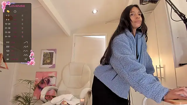 Snapshot of catalinasaiz chatting on 14, 1, 2025 catalinasaiz online show from 14, 1, 2025