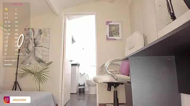 Snapshot of catalinasaiz chatting on 13, 10, 2025 catalinasaiz online show from 13, 10, 2025