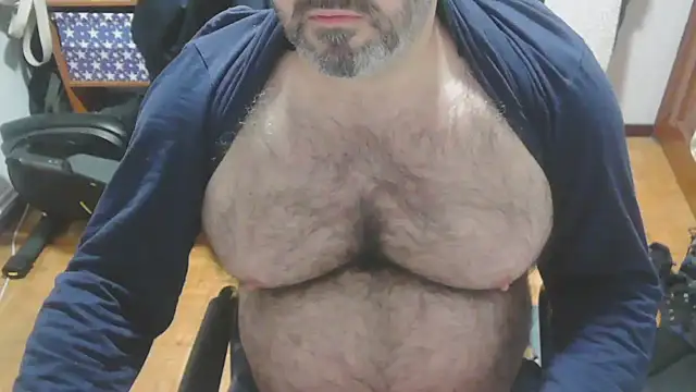 Snapshot of mikeyhotbear chatting on 20, 12, 2024 mikeyhotbear online show from 20, 12, 2024