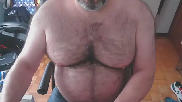 Snapshot of mikeyhotbear chatting on 27, 1, 2025 mikeyhotbear online show from 27, 1, 2025