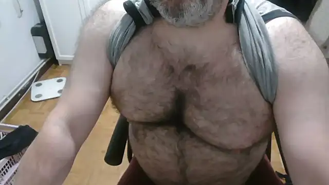 mikeyhotbear online show from 26, 5, 2026
