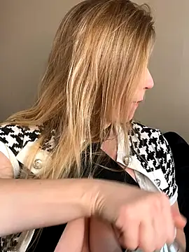 FoxyFrenchy online show from 17, 10, 2025