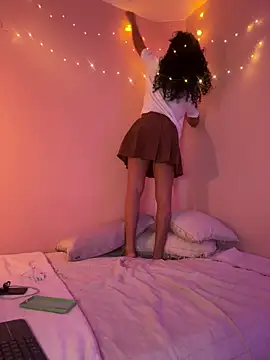 Snapshot of GabriSaenz chatting on 11, 12, 2024 GabriSaenz online show from 11, 12, 2024