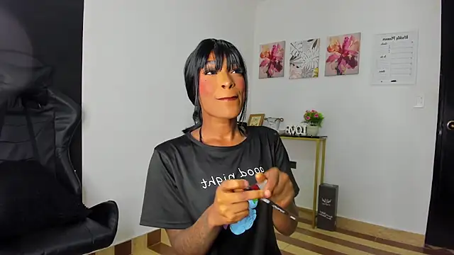 Snapshot of Emattaylor chatting on 12, 10, 2025 Emattaylor online show from 12, 10, 2025