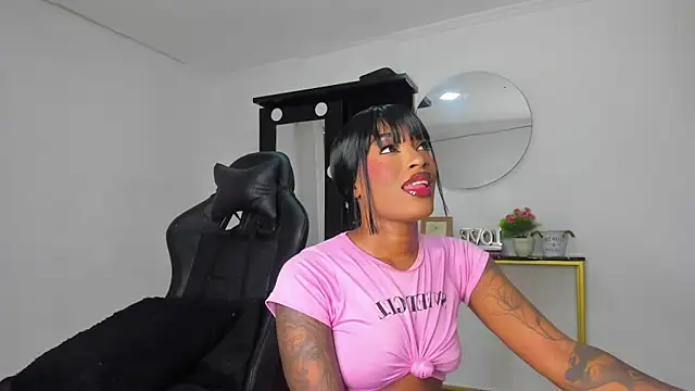 Snapshot of Emattaylor chatting on 7, 11, 2025 Emattaylor online show from 7, 11, 2025