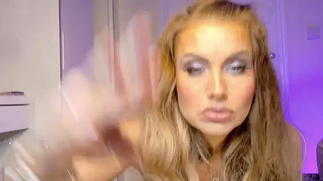 Tinkerbell822 online show from 14, 1, 2026