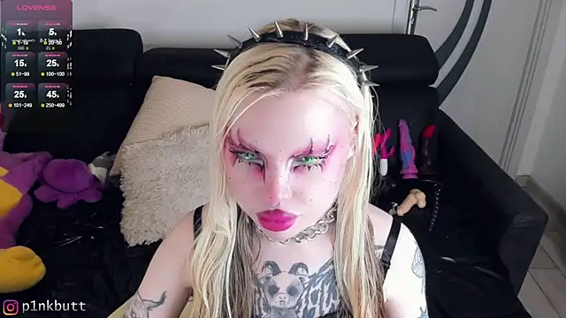 Snapshot of HelenGoat chatting on 1, 2, 2025 HelenGoat online show from 1, 2, 2025